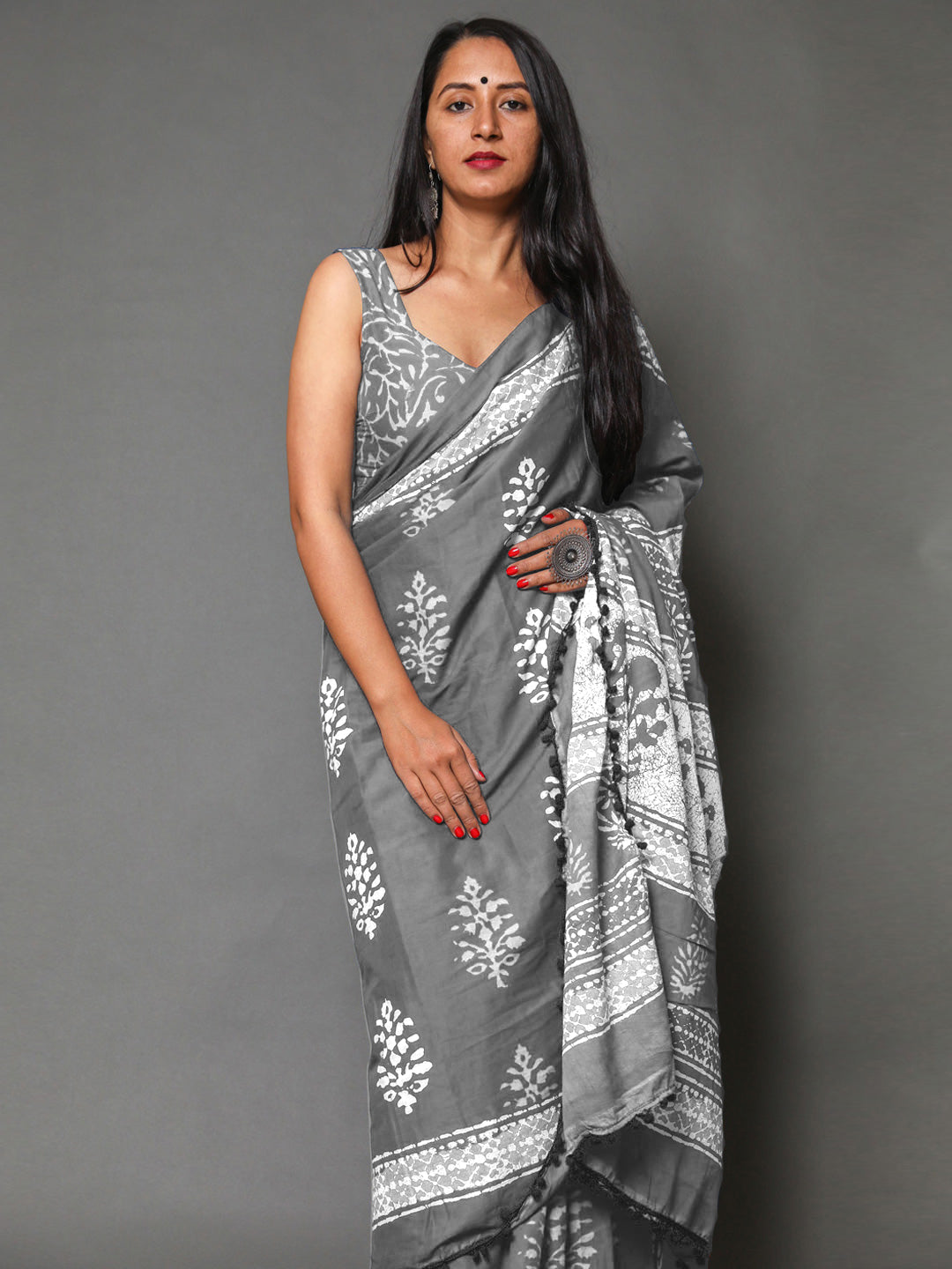 Buta Buti Grey Colour Floral Printed Pure Cotton Saree