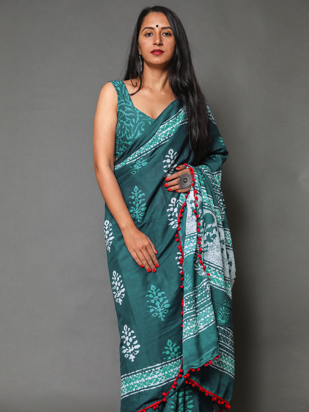 Buta Buti Green Colour Floral Printed Pure Cotton Saree