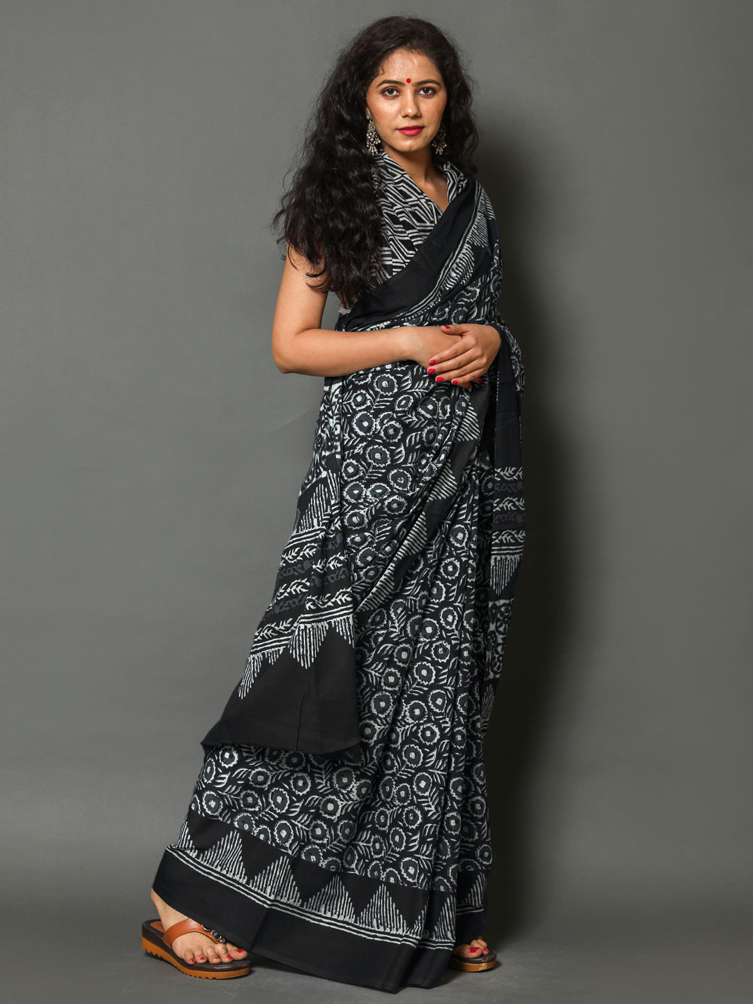 Buta Buti Black Colour Floral Printed Pure Cotton Saree