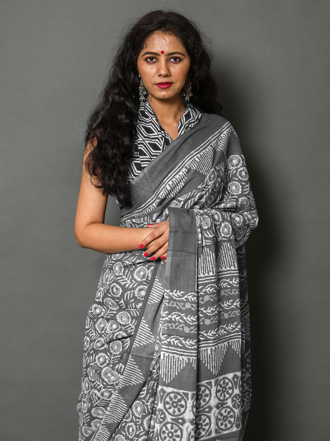 Buta Buti Grey Colour Floral Printed Pure Cotton Saree