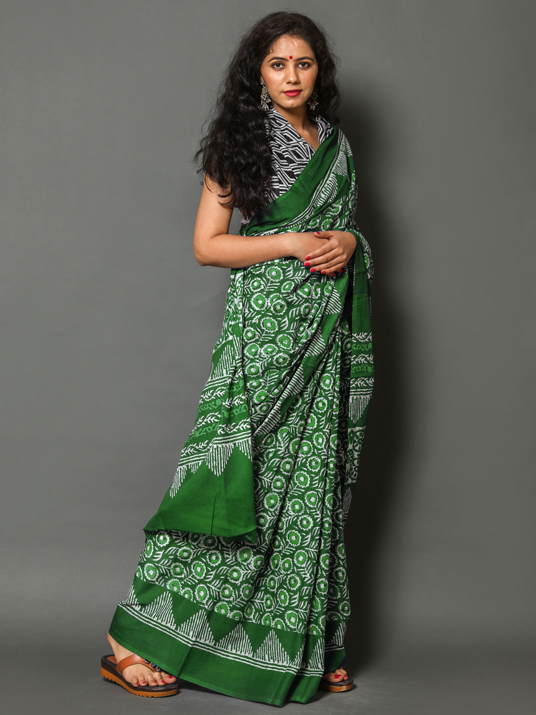 Buta Buti Green Colour Floral Printed Pure Cotton Saree