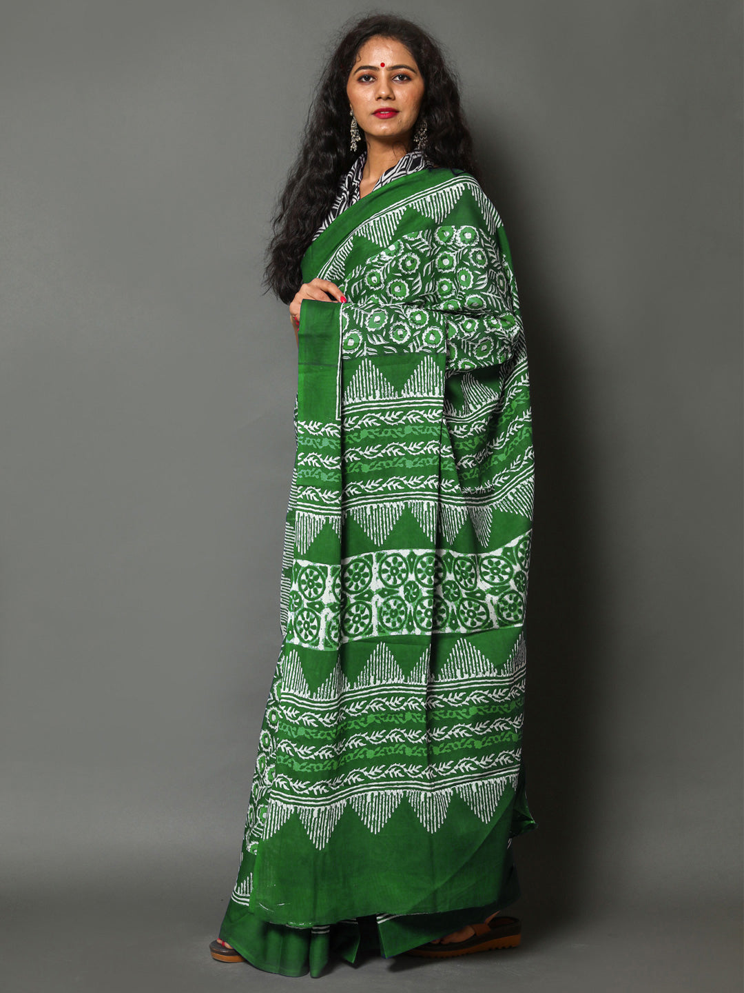 Buta Buti Green Colour Floral Printed Pure Cotton Saree