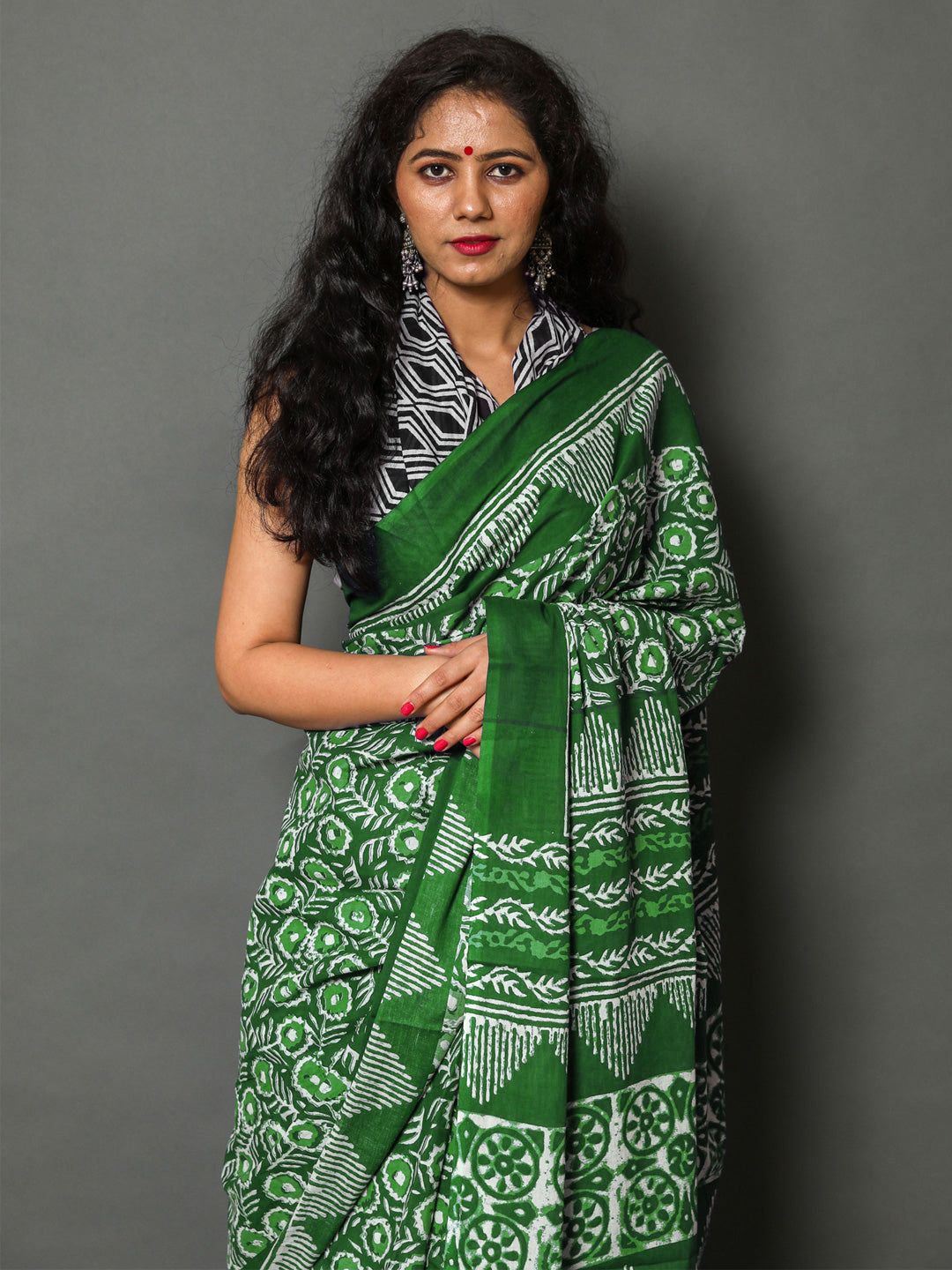 Buta Buti Green Colour Floral Printed Pure Cotton Saree