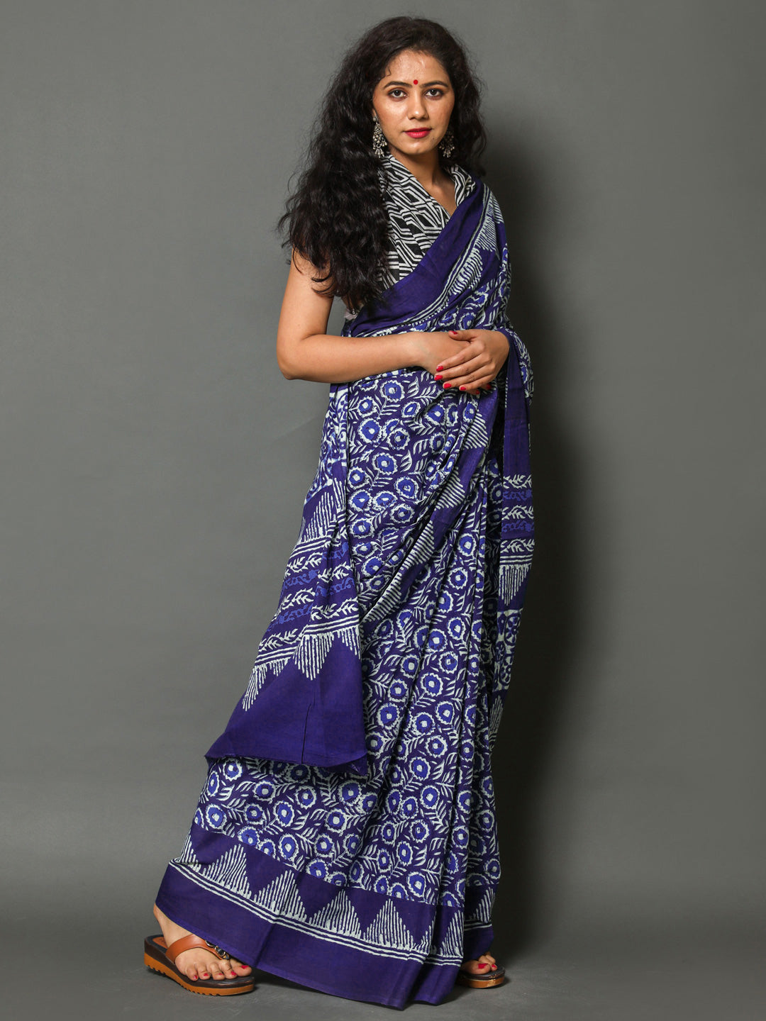 Buta Buti Navy Blue Colour Floral Printed Pure Cotton Saree