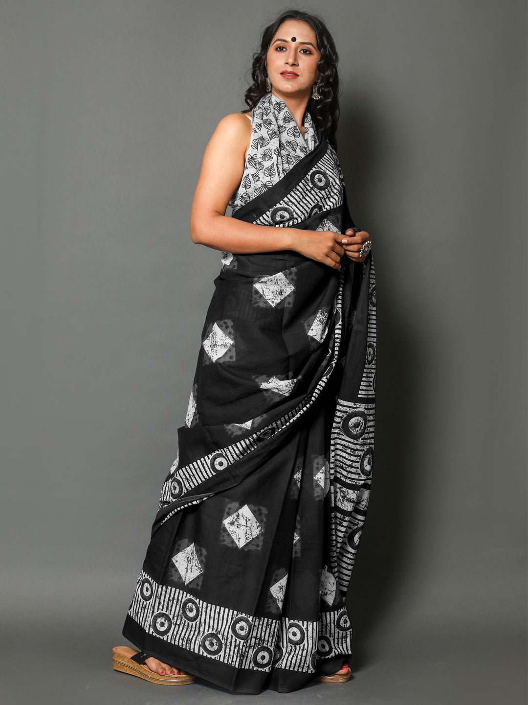 Buta Buti Black Colour Geometric Printed Pure Cotton Saree