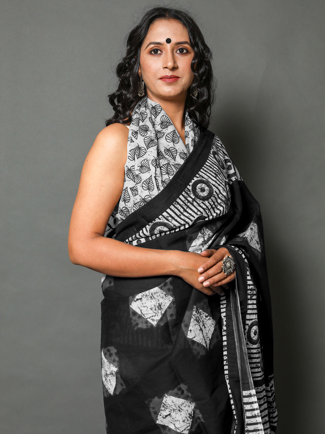 Buta Buti Black Colour Geometric Printed Pure Cotton Saree