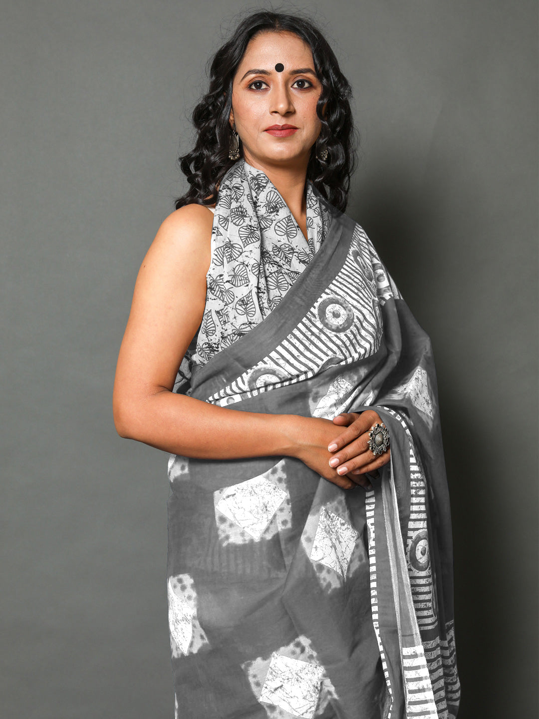 Buta Buti Grey Colour Geometric Printed Pure Cotton Saree