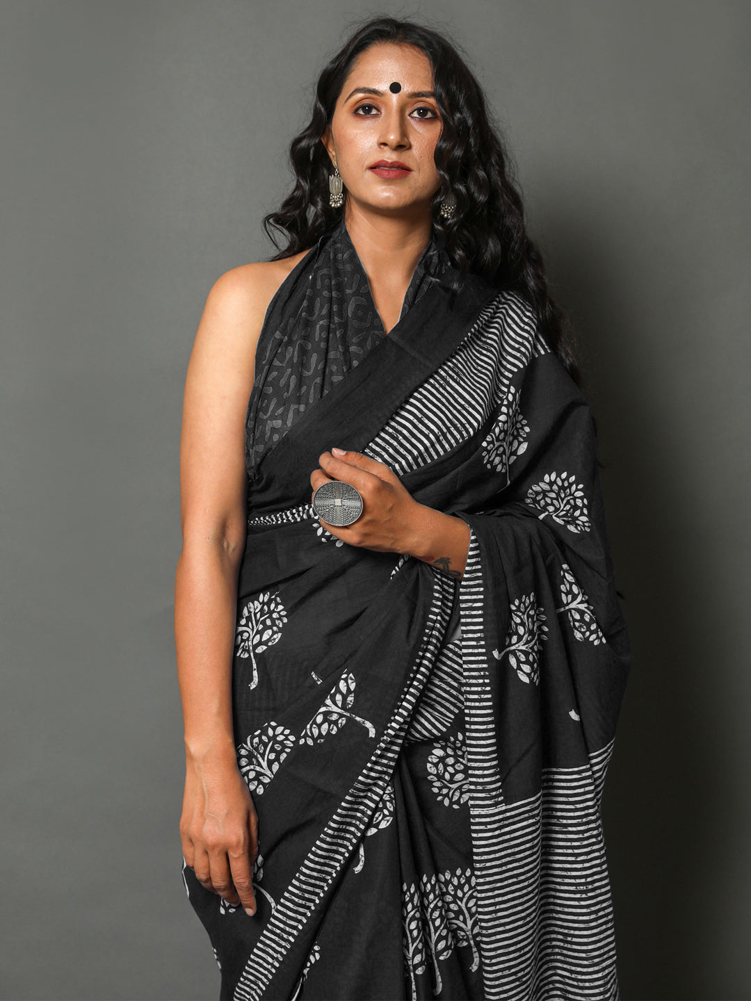 Buta Buti Black Colour Floral Printed Pure Cotton Saree