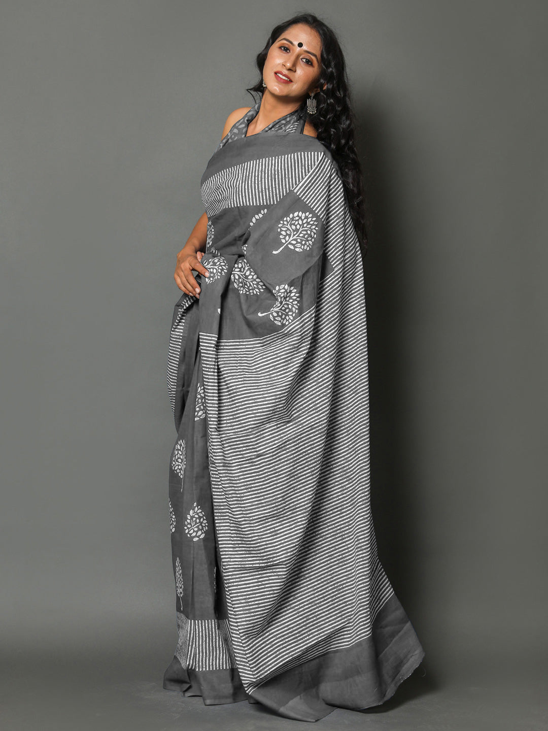 Buta Buti Grey Colour Floral Printed Pure Cotton Saree