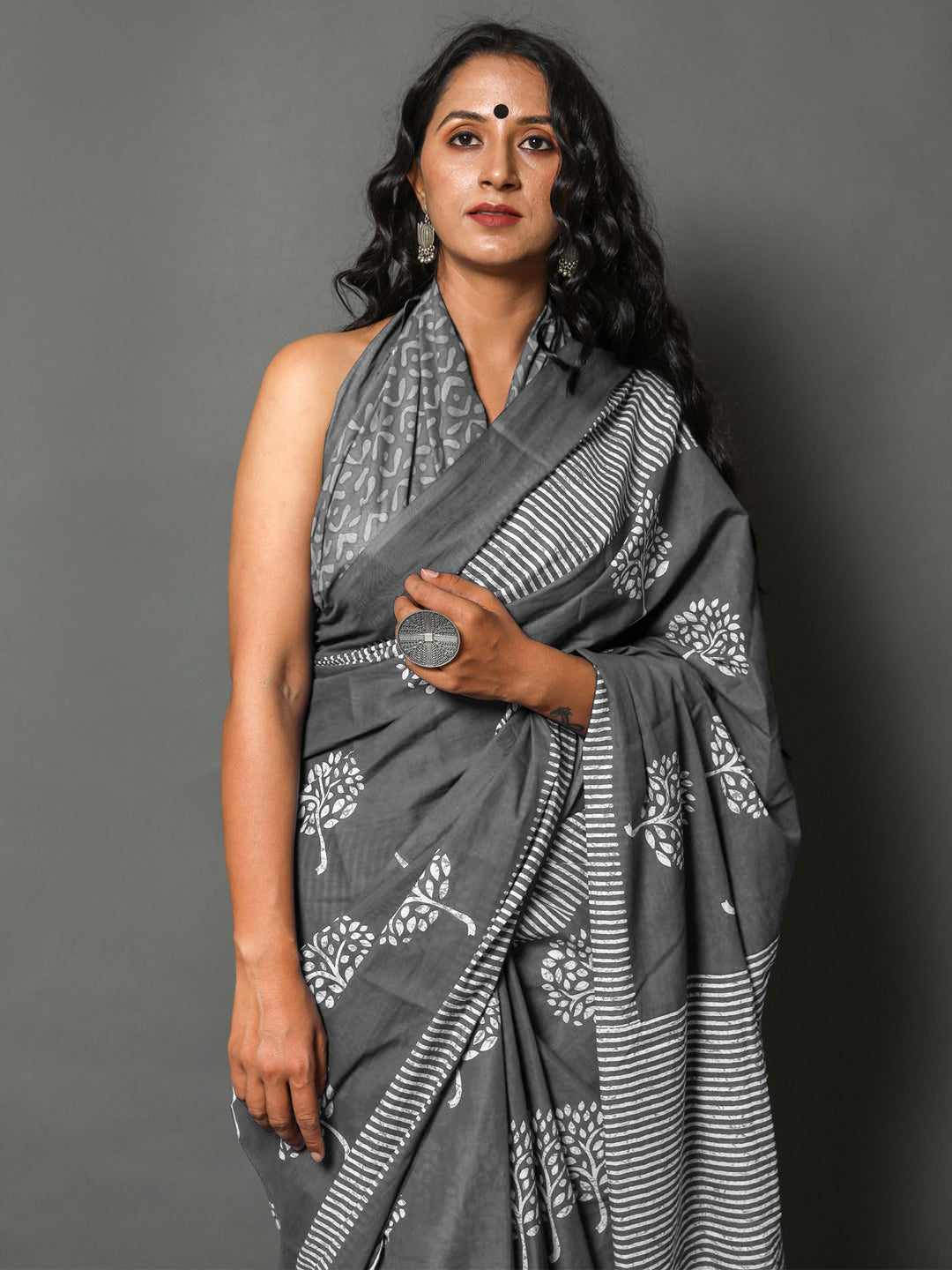 Buta Buti Grey Colour Floral Printed Pure Cotton Saree