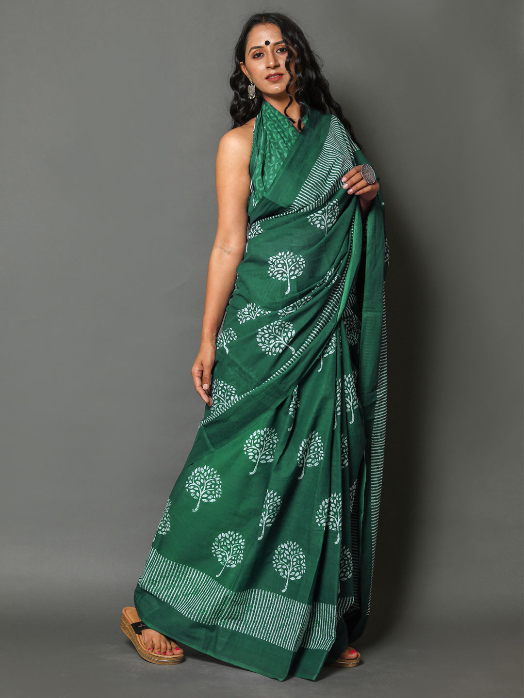 Buta Buti Green Colour Floral Printed Pure Cotton Saree