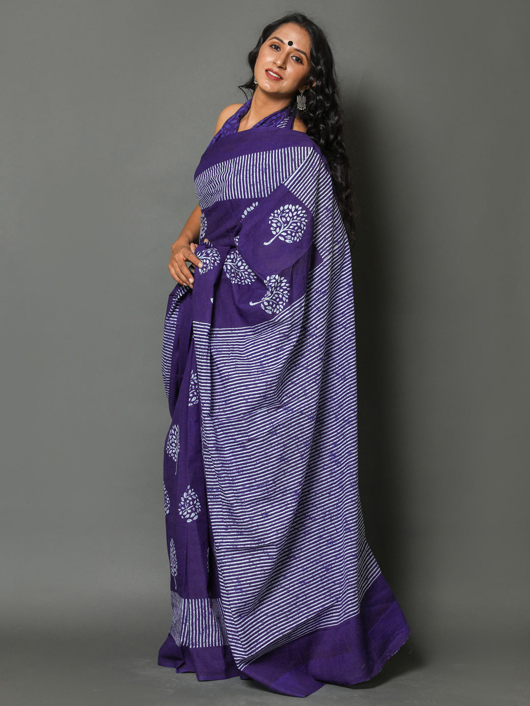 Buta Buti Navy Blue Colour Floral Printed Pure Cotton Saree