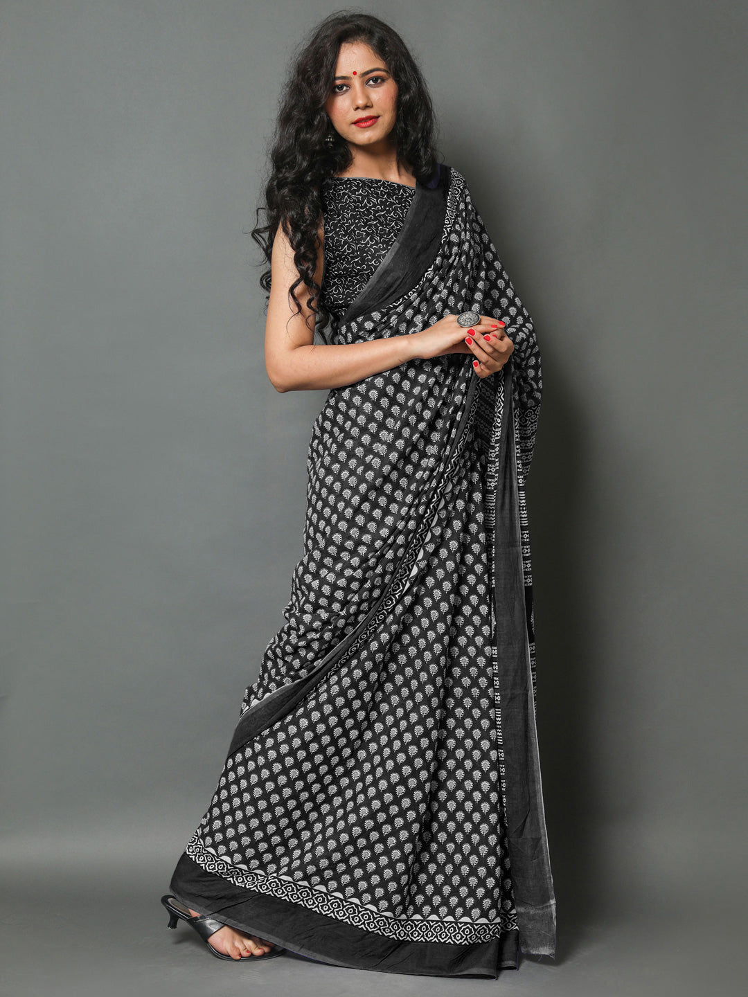 Buta Buti Black Colour Floral Printed Pure Cotton Saree