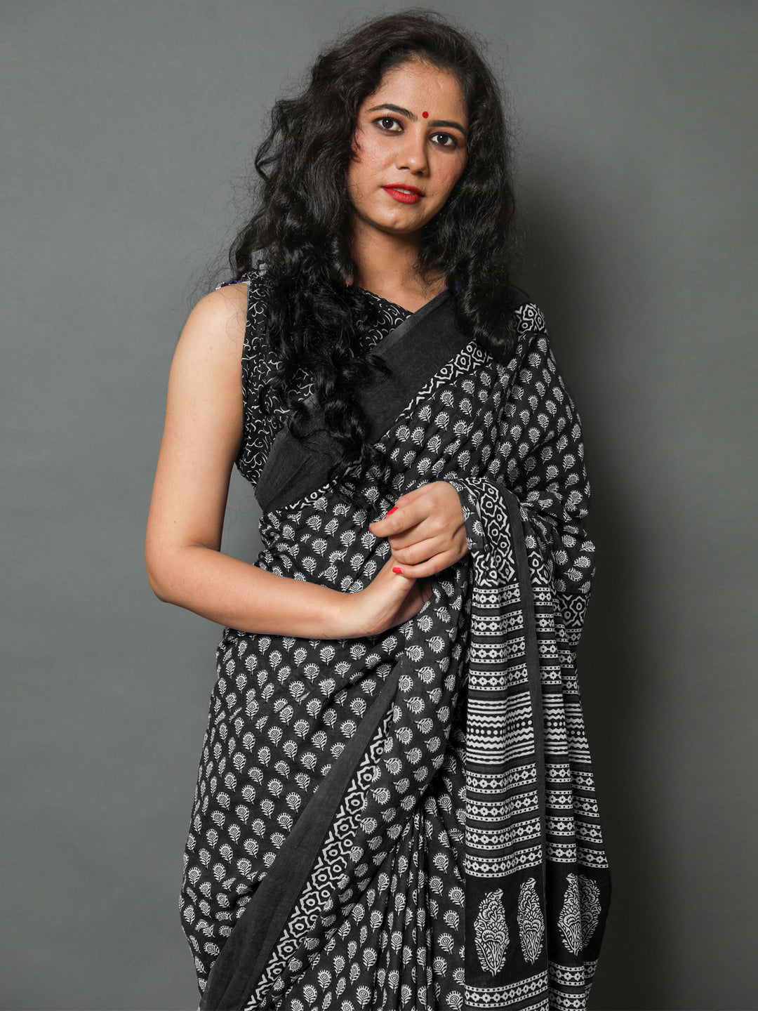 Buta Buti Black Colour Floral Printed Pure Cotton Saree