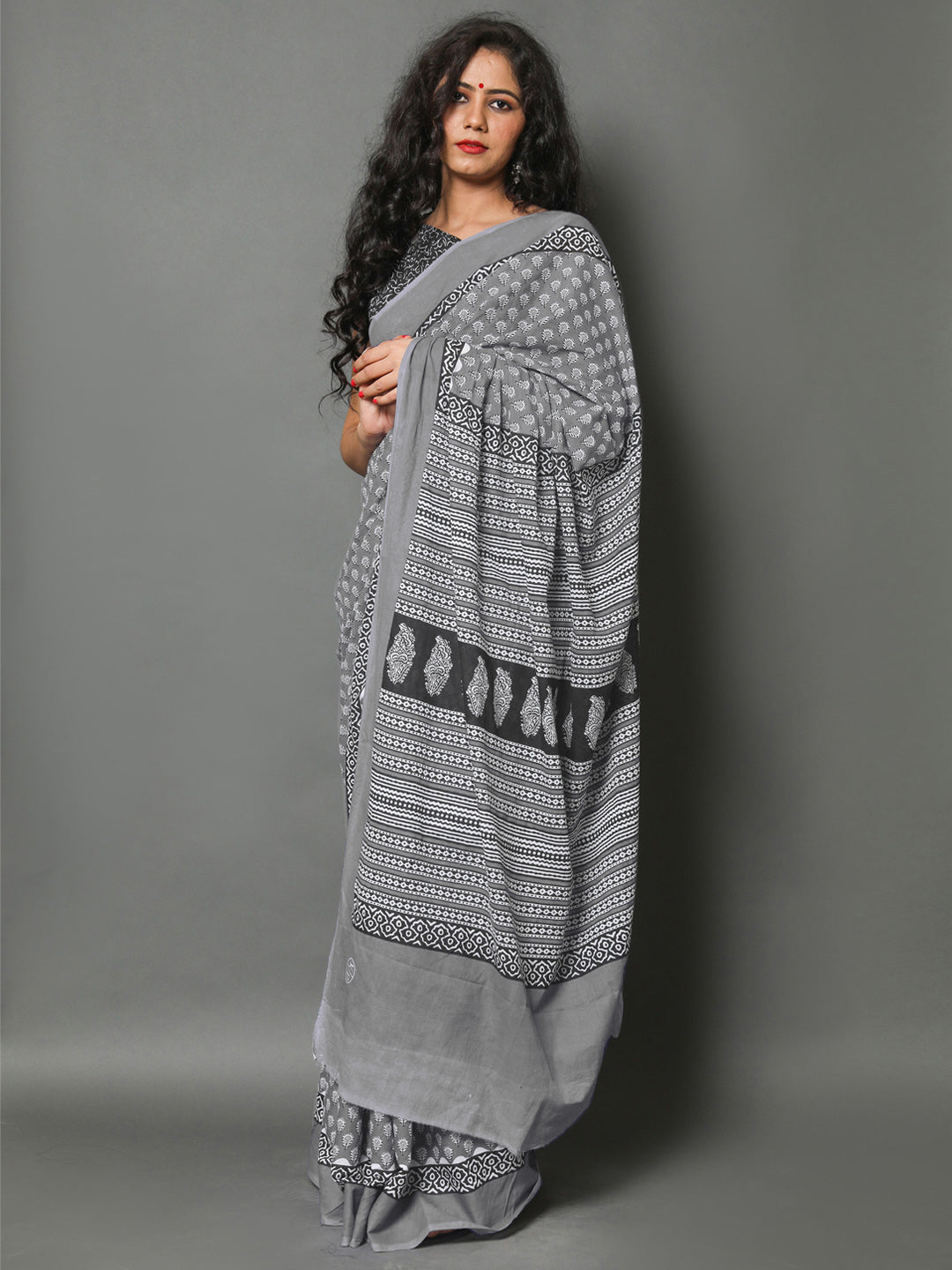 Buta Buti Grey Colour Floral Printed Pure Cotton Saree