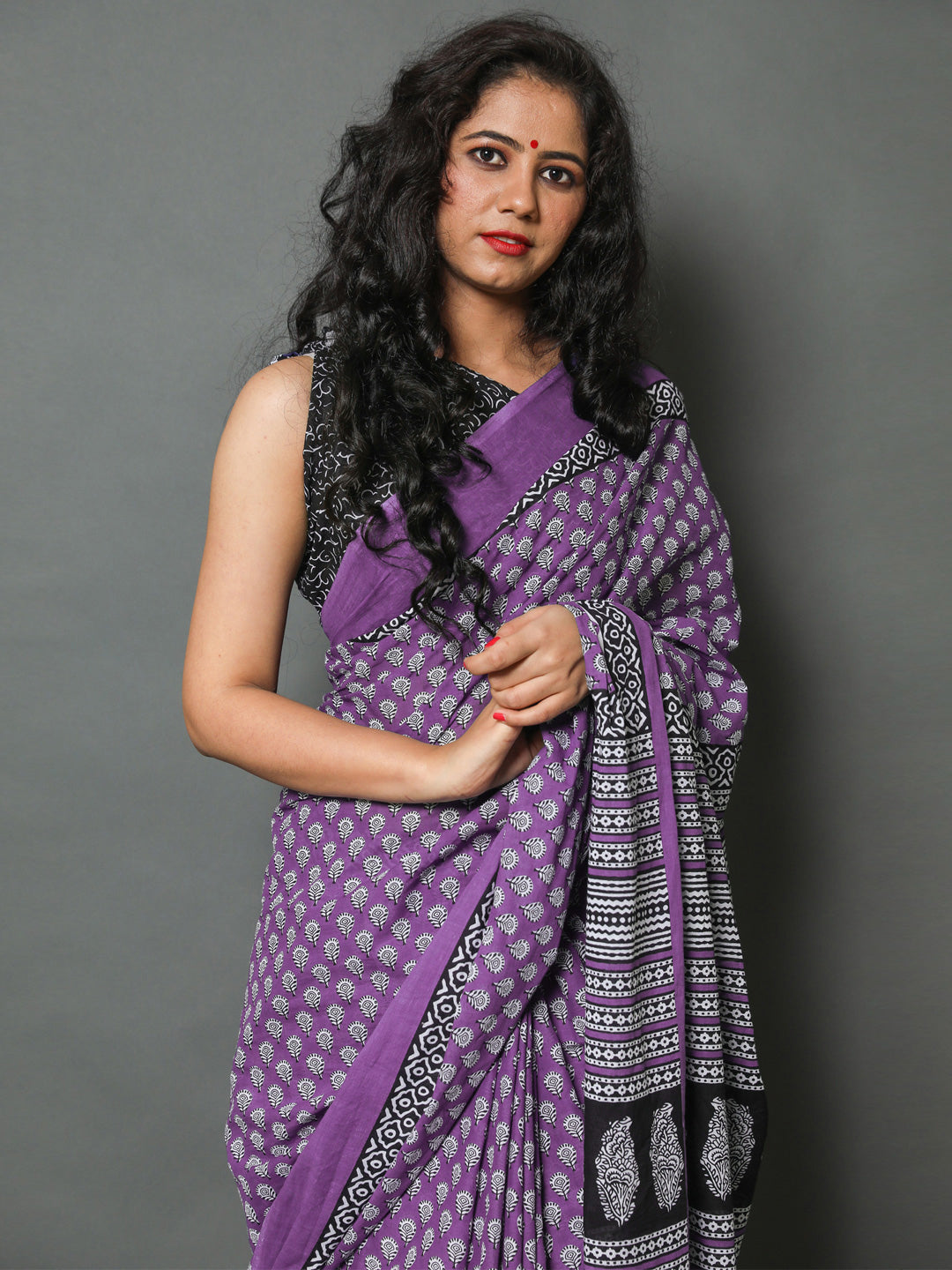 Buta Buti Lavender Colour Floral Printed Pure Cotton Saree