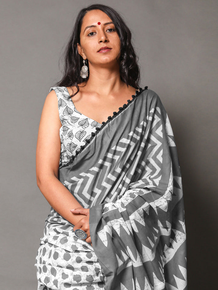 Buta Buti Grey Colour Geometric Printed Pure Cotton Saree