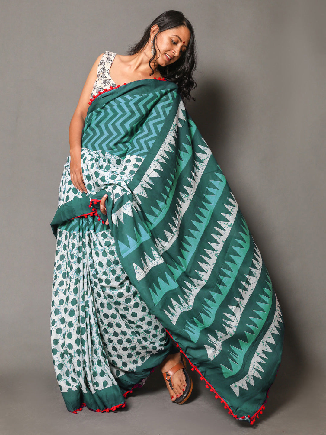 Buta Buti Green Colour Geometric Printed Pure Cotton Saree