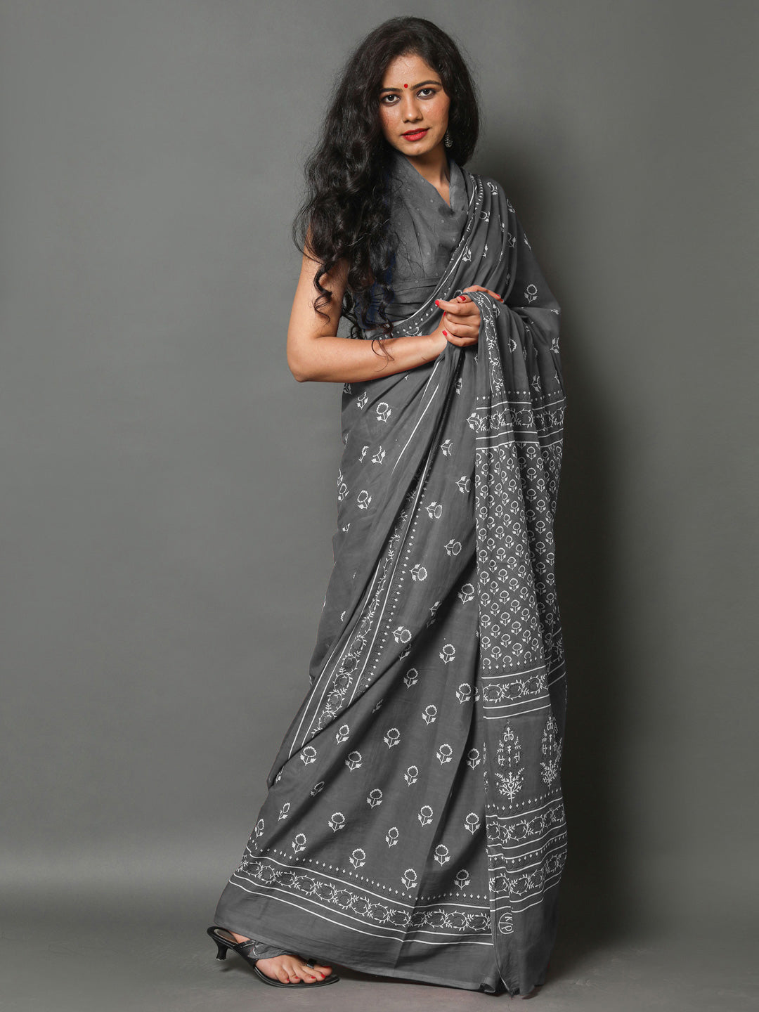 Buta Buti Grey Colour Floral Printed Pure Cotton Saree