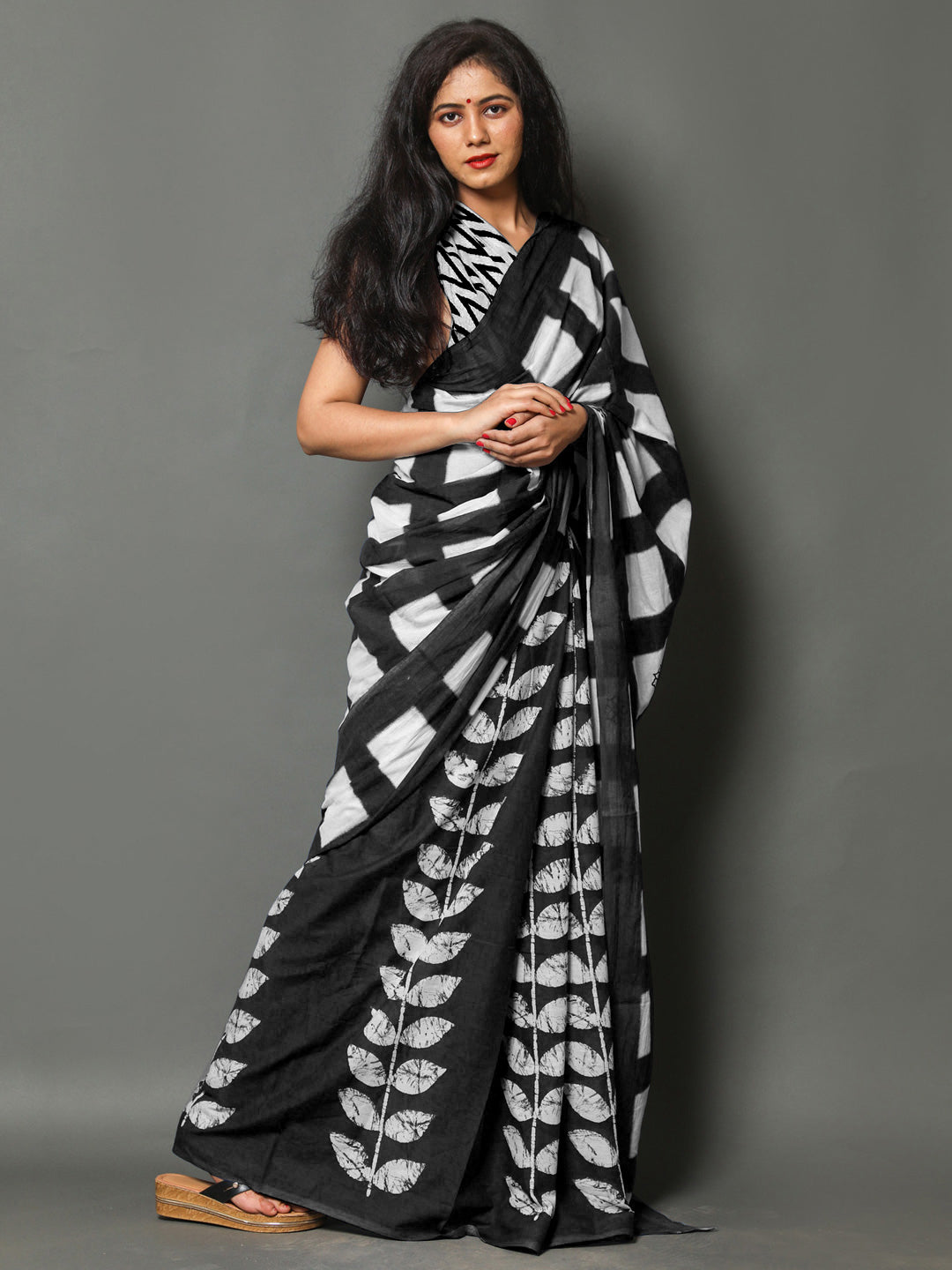 Buta Buti Black Colour Floral Printed Pure Cotton Saree