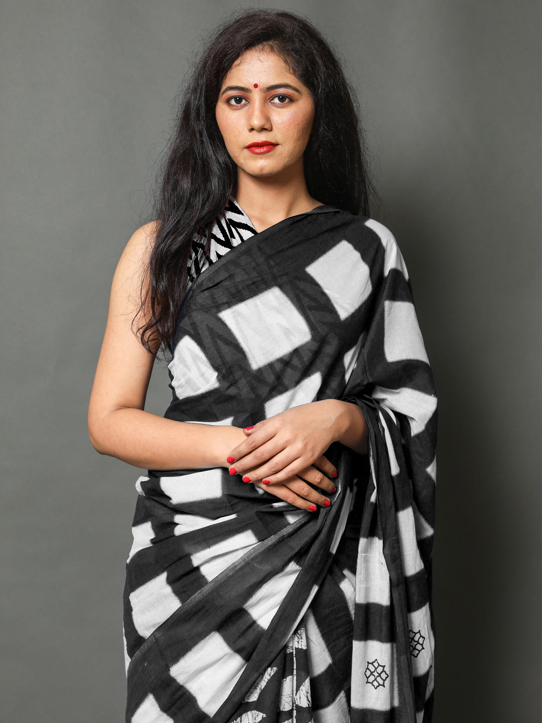 Buta Buti Black Colour Floral Printed Pure Cotton Saree