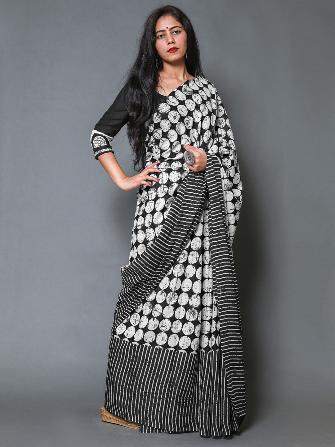 Buta Buti Black Colour Geometric Printed Pure Cotton Saree