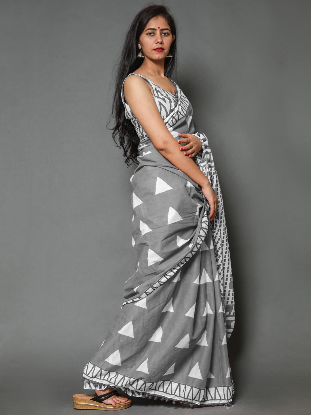 Buta Buti Grey Colour Geometric Printed Pure Cotton Saree