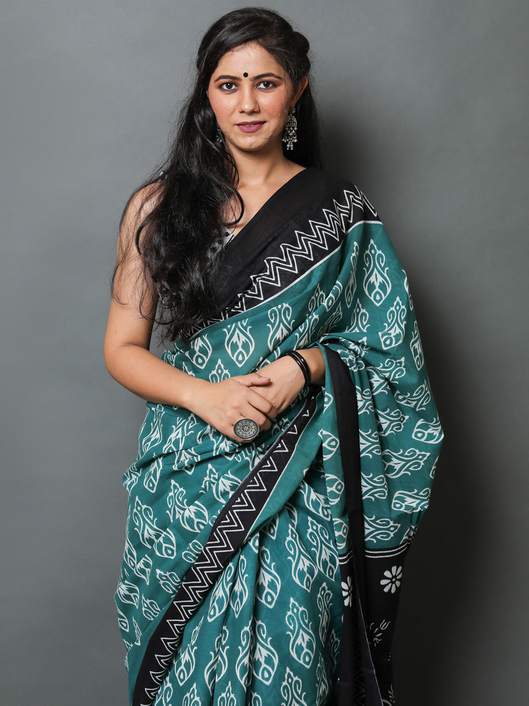 Buta Buti Ethnic Motifs Printed Pure Cotton Saree