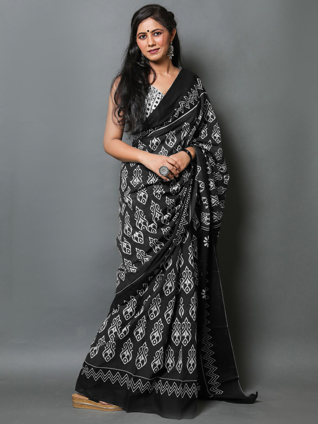 Buta Buti Black Colour Abstract Printed Pure Cotton Saree