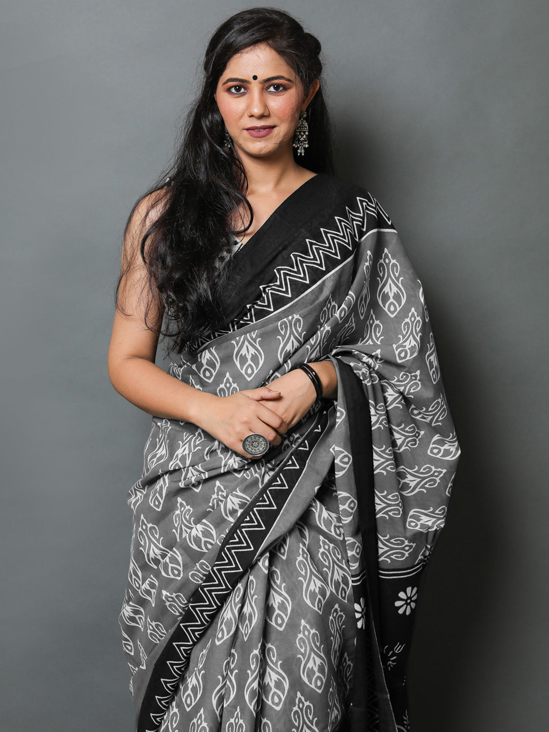 Buta Buti Grey Colour Abstract Printed Pure Cotton Saree