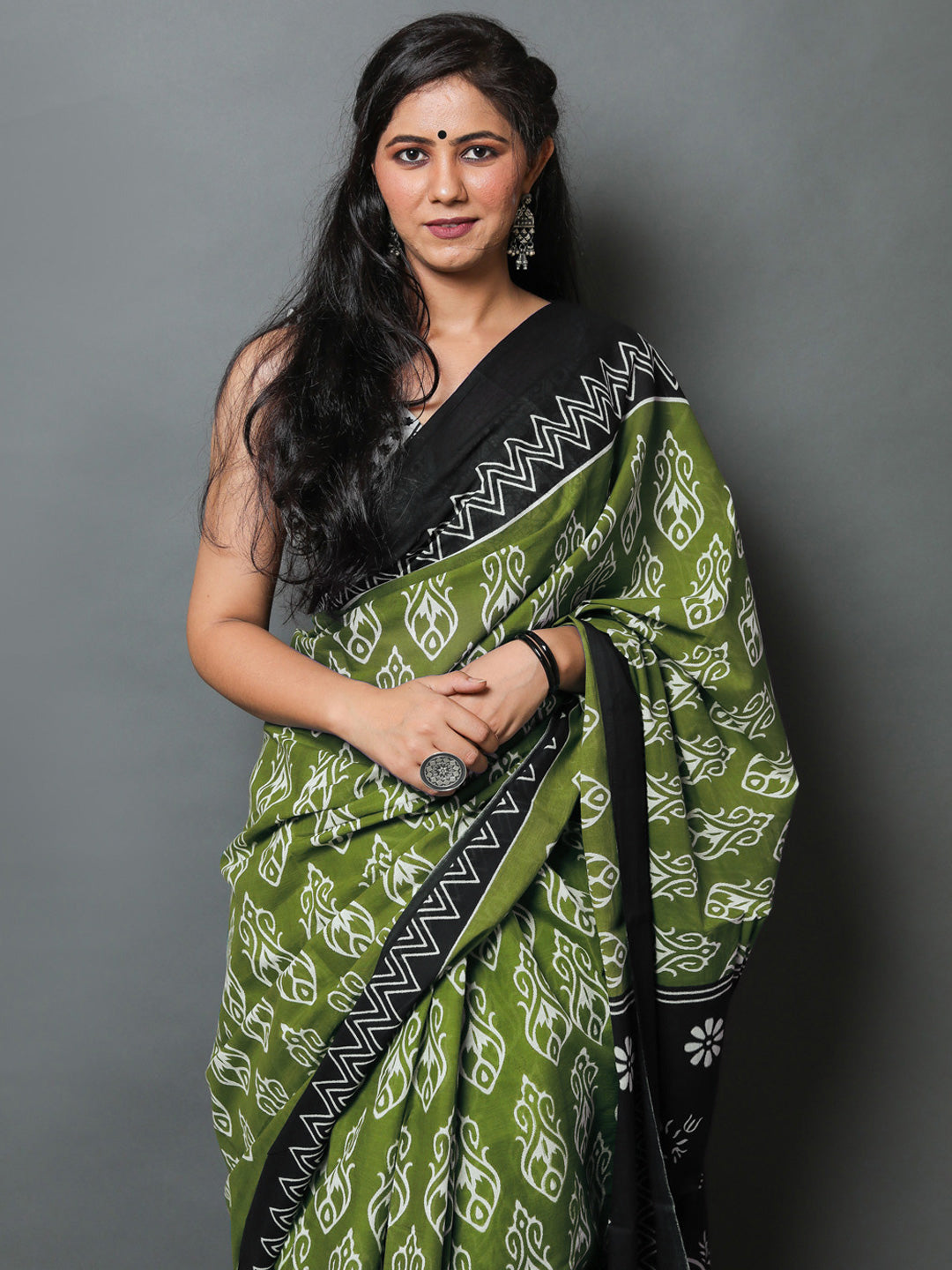 Buta Buti Green Colour Abstract Printed Pure Cotton Saree