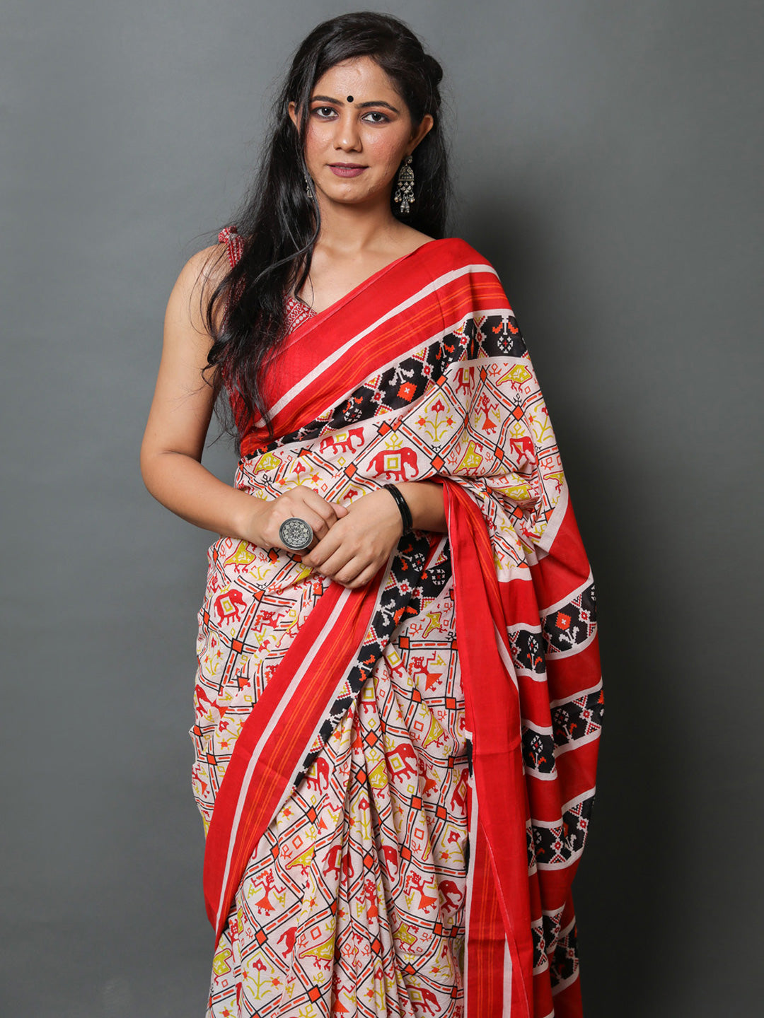 Buta Buti White & Red Ethnic Motifs Pure Cotton Saree