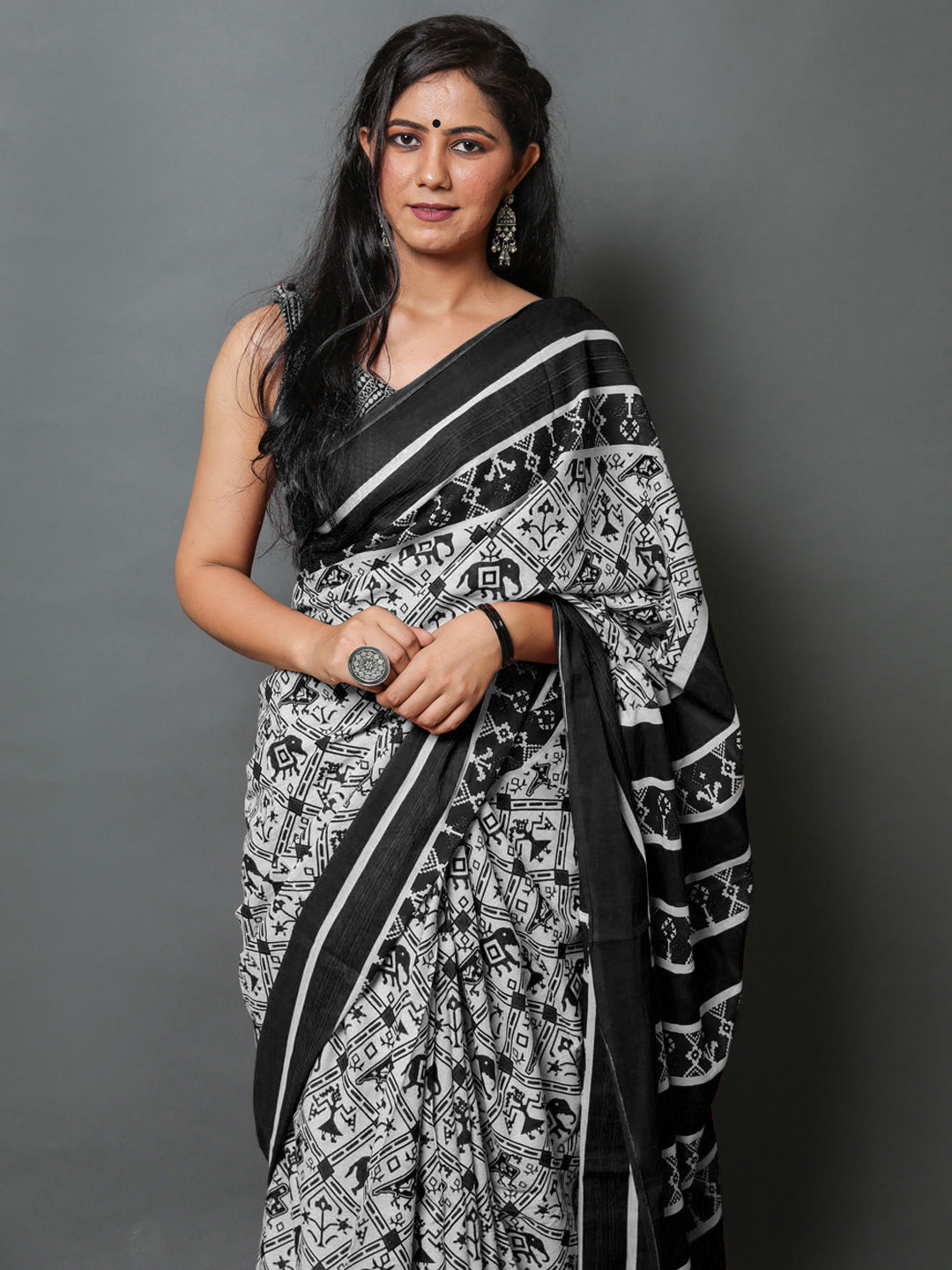 Buta Buti Black Color Abstract Printed Pure Cotton Saree