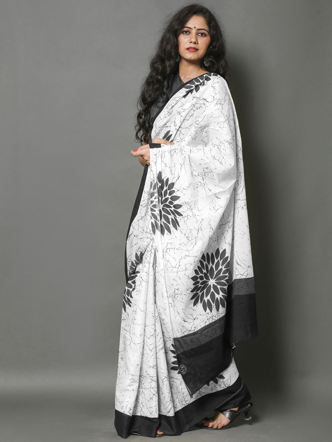 Buta Buti White Color Floral Printed Pure Cotton Saree