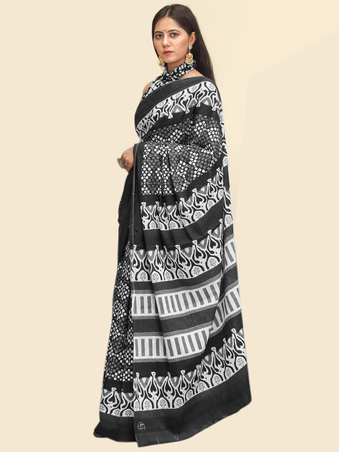 Buta Buti Black Color Abstract Printed Pure Cotton Saree