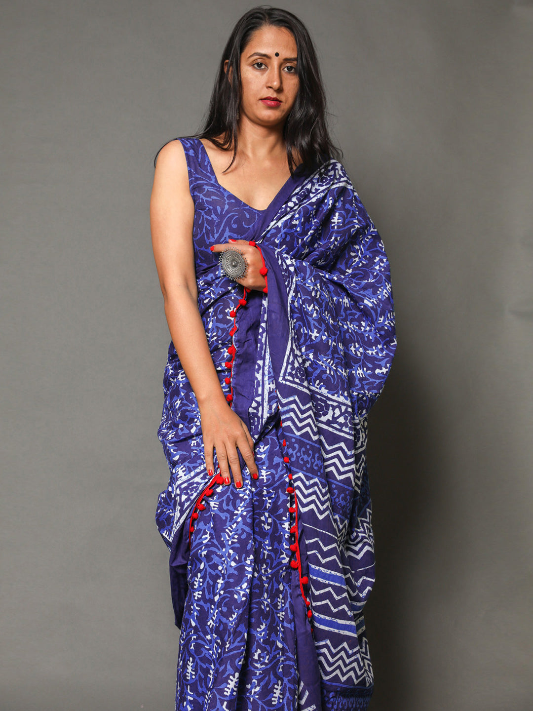 Buta Buti Navy Blue Color Floral Printed Pure Cotton Saree