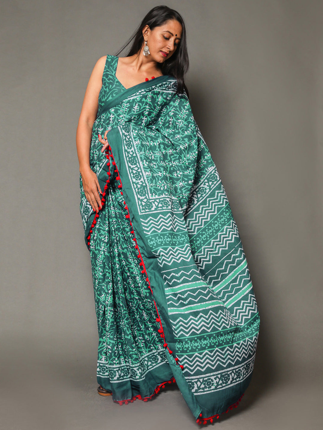 Buta Buti Green Color Floral Printed Pure Cotton Saree