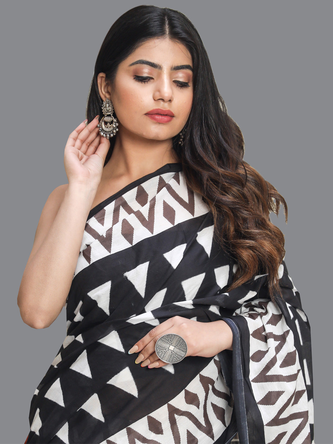 Buta Buti Black & Off White Printed Pure Cotton Saree