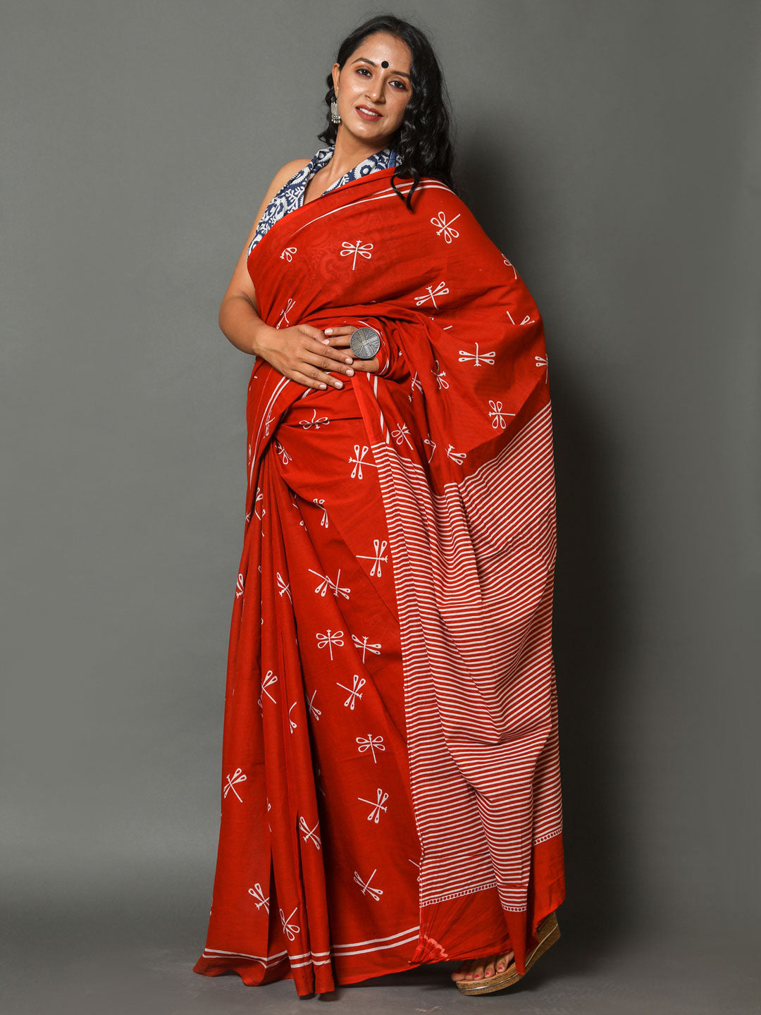 Buta Buti Red & White Ethnic Motifs Printed Pure Cotton Saree