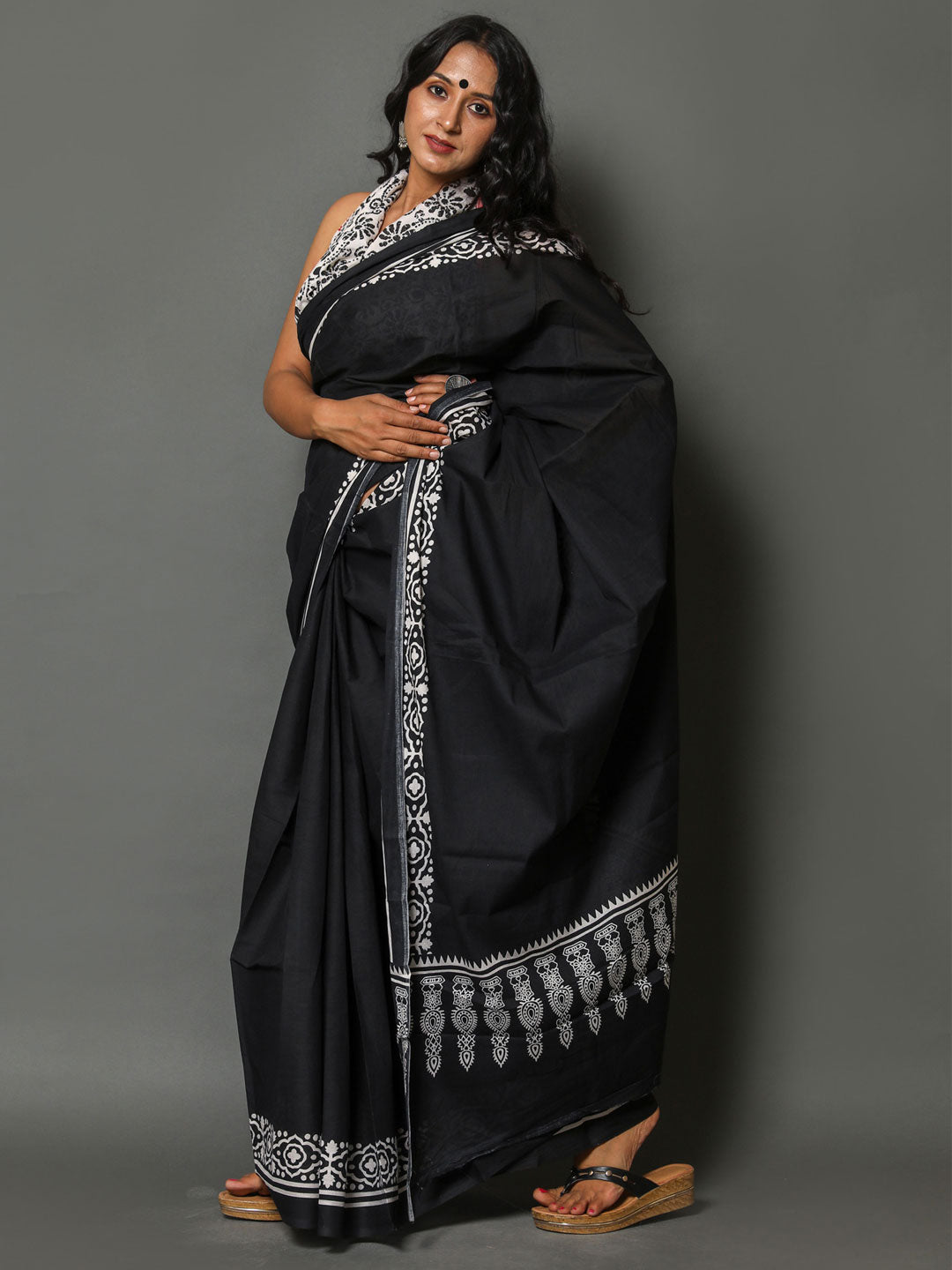 Buta Buti Black & White Solid Pure Cotton Saree