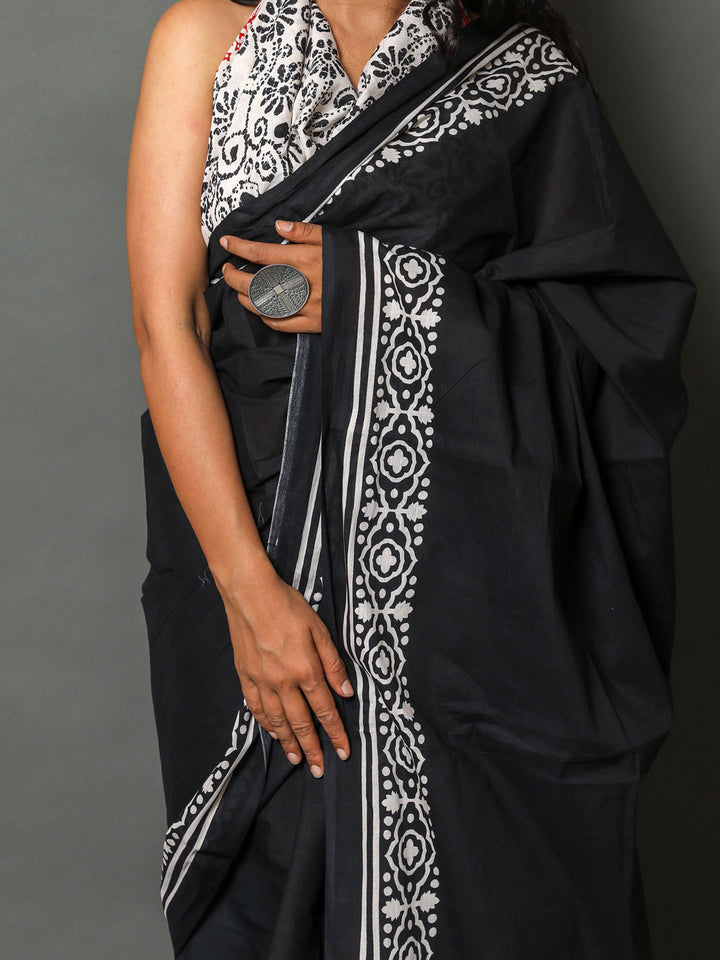 Buta Buti Black & White Solid Pure Cotton Saree